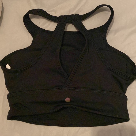 under Armour workout top with padded bra - xs - Picture 2 of 3
